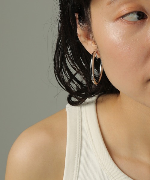 ORLEAN(オルレアン)の「【ORLEAN】 シンプルボリュームフープイヤリング 3cm 4cm(イヤリング・レディース・シルバー系1/ゴールド/シルバー/ゴールド系1・フリー)」の12枚目の写真