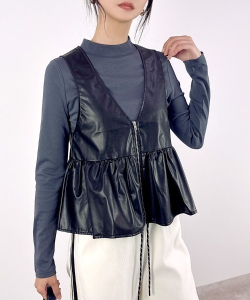 CLOTHY(クロシィ)の「【高すぎないハイネックで骨ストにも◎】コットン100%プチハイネック長袖Tシャツ(Tシャツ/カットソー・レディース・オフホワイト/ブラック/ネイビー/アイボリー/チャコールグレー/モカ/グレー・LARGE/MEDIUM/X-LARGE/XX-LARGE/SMALL)」の4枚目の写真