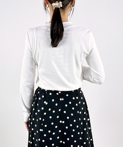 CLOTHY(クロシィ)の「【高すぎないハイネックで骨ストにも◎】コットン100%プチハイネック長袖Tシャツ(Tシャツ/カットソー・レディース・オフホワイト/ブラック/ネイビー/アイボリー/チャコールグレー/モカ/グレー・LARGE/MEDIUM/X-LARGE/XX-LARGE/SMALL)」の22枚目の写真