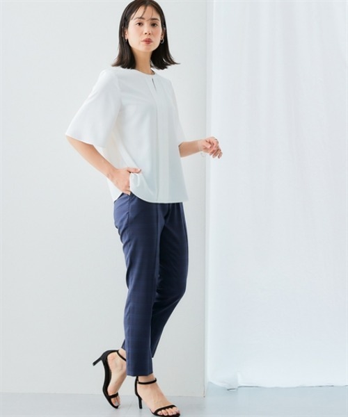 7days Life Styling（セブンデイズライフスタイリング）の「【UVカット/速乾】ストレッチパウダーサテンキーネックフレア袖ブラウス（シャツ/ブラウス・レディース・オフホワイト/ホワイト系/ネイビー系・M/L/LL/3L/S）」の20枚目の写真