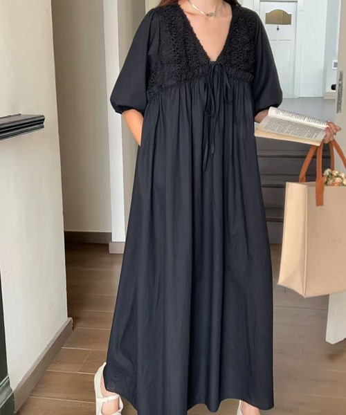 LAFFMO(ラフモ)の「Vネック半袖フレアワンピース(ワンピース・レディース・キャメル/ブラック/ホワイト・F)」の6枚目の写真