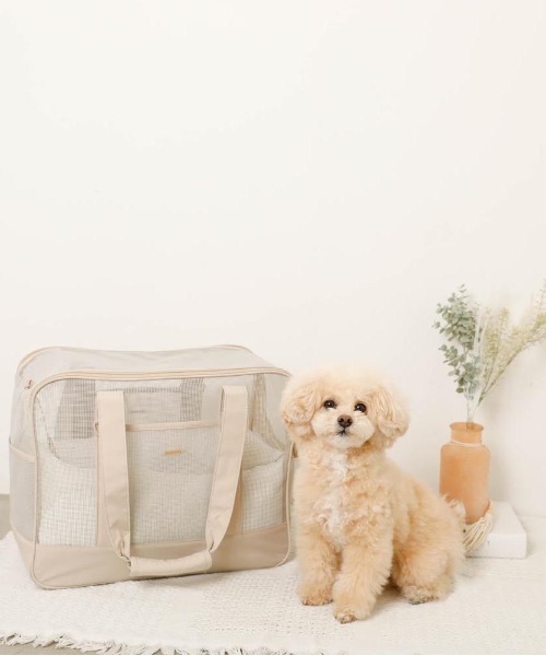 moncheri（モンシェリ）の「メッシュペットトートバッグ+冷感チェック柄ふんわりクッション付き（ペット用キャリーケース・レディース・ベージュ・M）」の2枚目の写真
