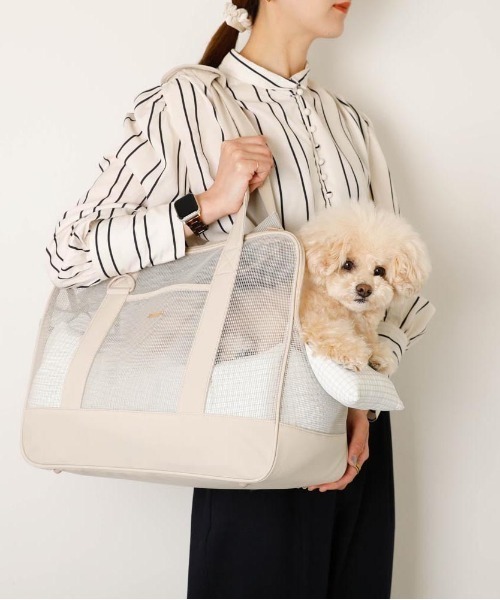 moncheri（モンシェリ）の「メッシュペットトートバッグ+冷感チェック柄ふんわりクッション付き（ペット用キャリーケース・レディース・ベージュ・M）」の4枚目の写真