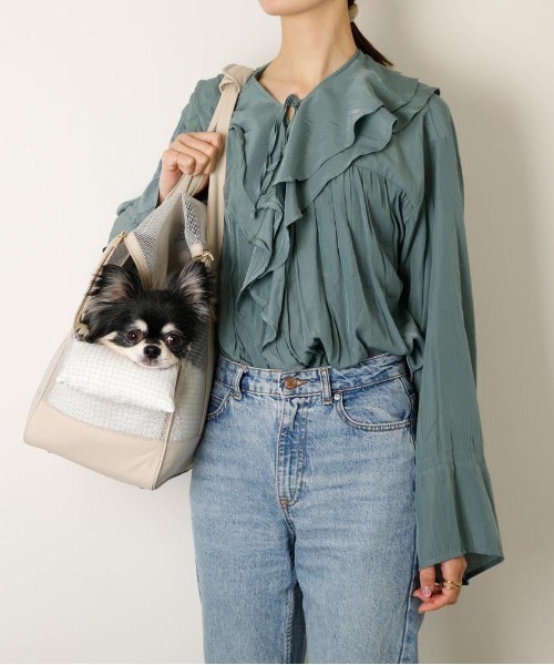 moncheri（モンシェリ）の「メッシュペットトートバッグ+冷感チェック柄ふんわりクッション付き（ペット用キャリーケース・レディース・ベージュ・M）」の15枚目の写真