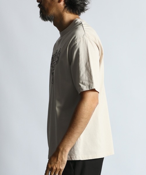 The DUFFER of ST.GEORGE（ザダファーオブセントジョージ）の「DUFFER CLASSIC TEE "DF STARS"：UKアーカイブ グラフィック Tシャツ（Tシャツ/カットソー・メンズ・アイボリー・MEDIUM/LARGE/X-LARGE）」の6枚目の写真