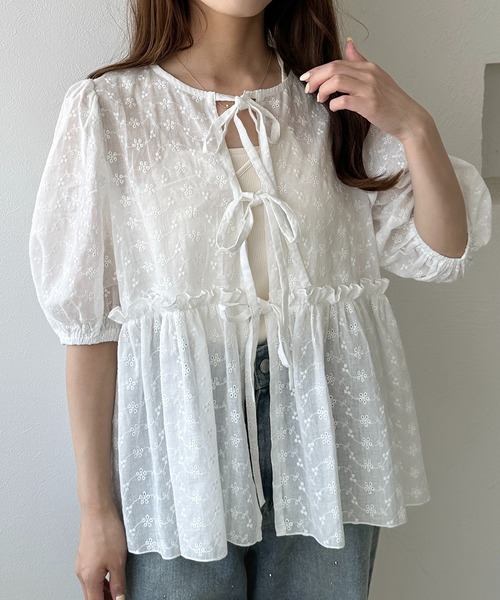 apres jour clair(アプレジュールクレア)の「【apres jour clair】リボンペプラム2WAYシアートップス(シャツ/ブラウス・レディース・オフホワイト/ブラック・フリー/X-LARGE)」の4枚目の写真