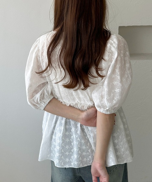 apres jour clair(アプレジュールクレア)の「【apres jour clair】リボンペプラム2WAYシアートップス(シャツ/ブラウス・レディース・オフホワイト/ブラック・フリー/X-LARGE)」の6枚目の写真