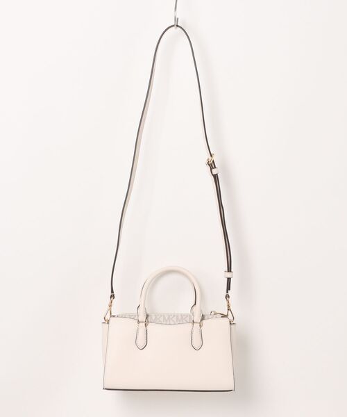 MICHAEL KORS(マイケルコース)の「ARDEN SM TZ MSGR クロスボディ(ショルダーバッグ・レディース・ベージュ系・FREE)」の2枚目の写真