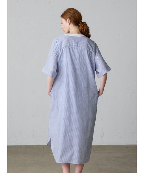 MidiUmi(ミディウミ)の「MidiUmi クレリックストライプシャツワンピース(ワンピース・レディース・ベージュ/ブラック/ライトブルー・FREE)」の12枚目の写真