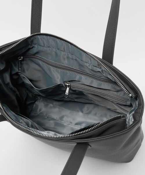 green label relaxing(グリーンレーベルリラクシング)の「【WEB限定】GLR レザーライク ファンクショナル トートバッグ(トートバッグ・メンズ・ダークグレー/ブラック・FREE)」の16枚目の写真