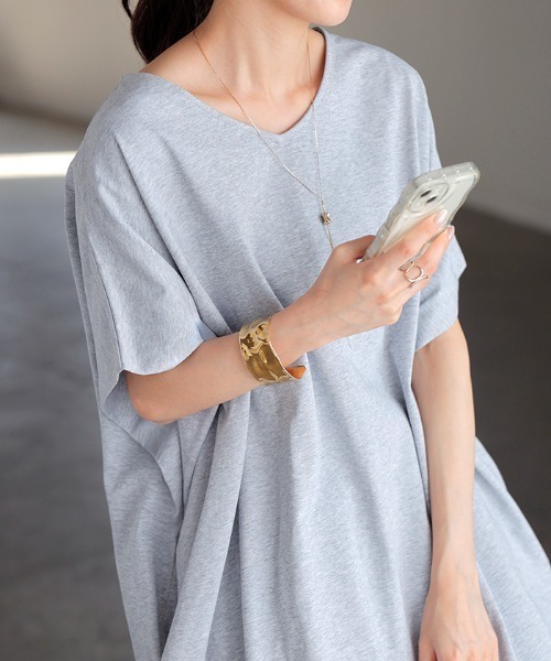 HUG.U(ハグユー)の「汗ジミ防止ロングTシャツワンピース(ワンピース・レディース・ブラック/グレイッシュブルー/ホワイト/ライトグレー/ダークグレー/オレンジ・レギュラー丈/トール丈)」の17枚目の写真