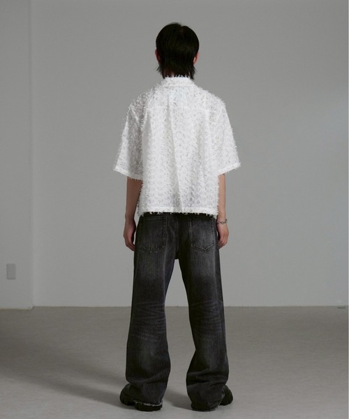 Chikashitsu +（チカシツプラス）の「【Chikashitsu +】feather touch cropped half sleeve shirt / 【チカシツプラス】フェザータッチクロップド半袖シャツ（シャツ/ブラウス・メンズ・ホワイト/ブラック・ONE SIZE）」の6枚目の写真