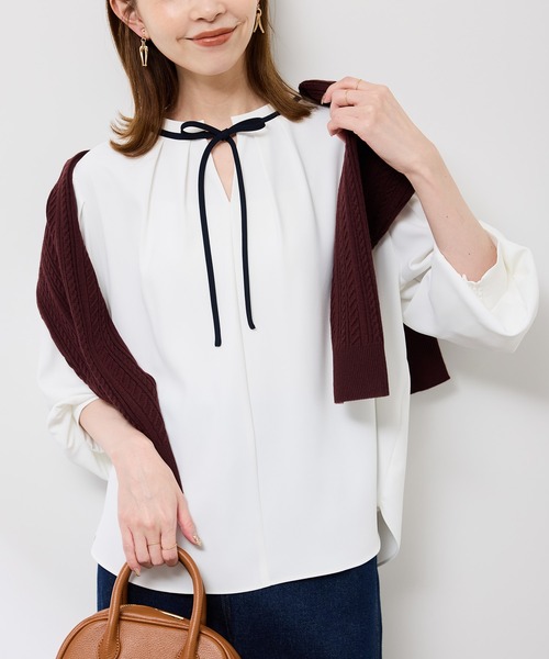 ROPE' PICNIC(ロペピクニック)の「【前後2WAY】【WEB限定カラー】配色リボンブラウス/通勤対応(シャツ/ブラウス・レディース・サックスブルー/ホワイト系その他/ベージュ系その他/ベージュ系その他2/ブルー系その他・S/M)」の2枚目の写真