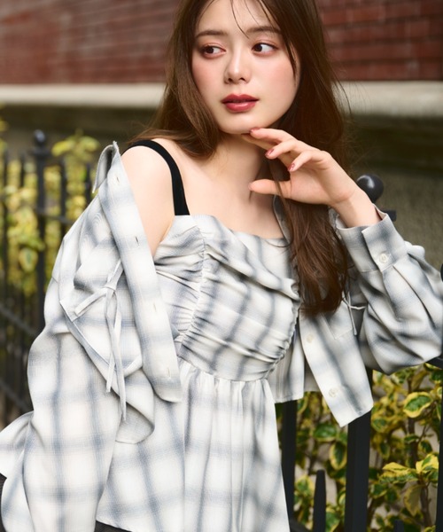 JILL by JILL STUART(ジルバイジルスチュアート)の「◇オンブレーチェック短丈シャツ(シャツ/ブラウス・レディース・ブラック系その他/グレー系その他/レッド系その他・FREE)」の1枚目の写真