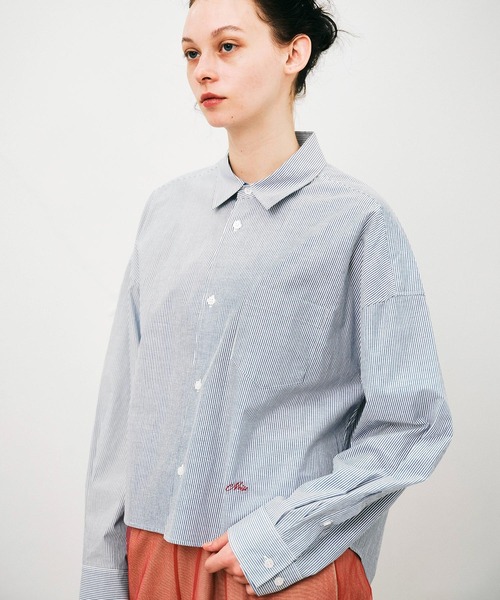 NOISE MAKER（ノイズメーカー）の「クロップド丈オーバーサイズシャツ【MADE IN JAPAN】（シャツ/ブラウス・レディース・ブルー/ネイビー・FREE）」の2枚目の写真