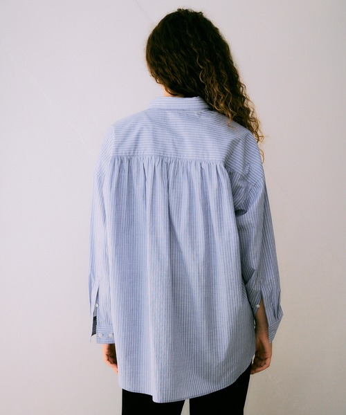 NOISE MAKER（ノイズメーカー）の「クロップド丈オーバーサイズシャツ【MADE IN JAPAN】（シャツ/ブラウス・レディース・ブルー/ネイビー・FREE）」の9枚目の写真