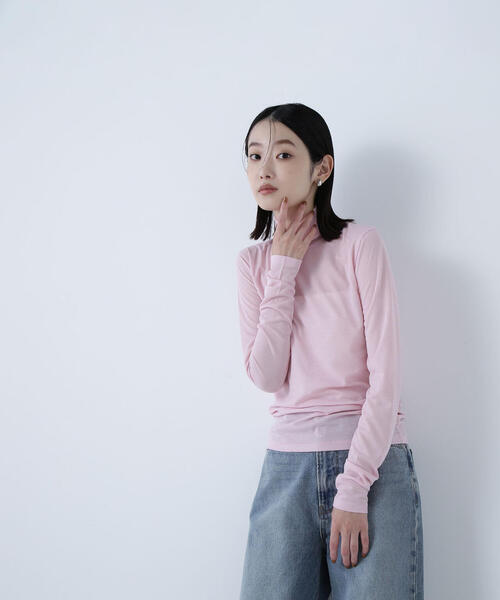 NATURAL BEAUTY BASIC（ナチュラルビューティーベーシック）の「◇【Oggi掲載】シアーカットソーシリーズ ハイネック（Tシャツ/カットソー・レディース・ピンク/イエロー/グレー/オフホワイト・FREE）」の4枚目の写真