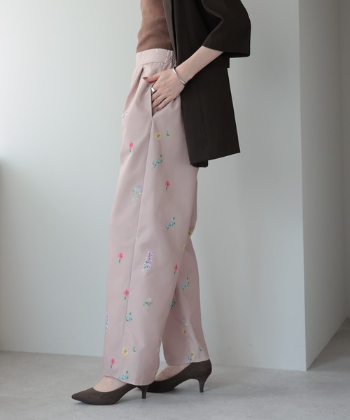 amini（アミニ）の「【2025 AW】花柄プリントパンツ（その他パンツ・レディース・ベージュ/ネイビー/ブラック・MEDIUM）」の5枚目の写真