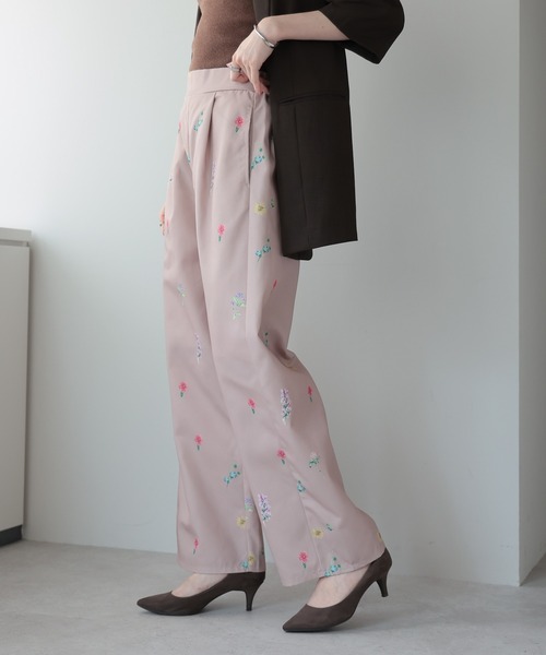 amini（アミニ）の「【2025 AW】花柄プリントパンツ（その他パンツ・レディース・ベージュ/ネイビー/ブラック・MEDIUM）」の6枚目の写真