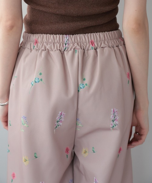 amini（アミニ）の「【2025 AW】花柄プリントパンツ（その他パンツ・レディース・ベージュ/ネイビー/ブラック・MEDIUM）」の9枚目の写真