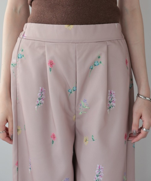 amini（アミニ）の「【2025 AW】花柄プリントパンツ（その他パンツ・レディース・ベージュ/ネイビー/ブラック・MEDIUM）」の10枚目の写真