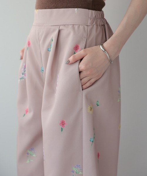 amini（アミニ）の「【2025 AW】花柄プリントパンツ（その他パンツ・レディース・ベージュ/ネイビー/ブラック・MEDIUM）」の11枚目の写真