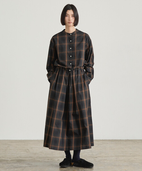 nicholson&nicholson（ニコルソンアンドニコルソン）の「nicholson & nicholson | ウォッシュドコットン チェック タックスカート WOMEN（スカート・レディース・グレー系その他/ブラウン系その他・36）」の14枚目の写真