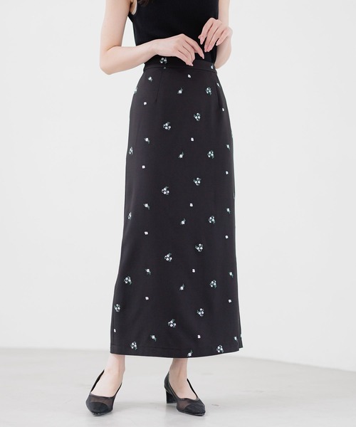 Andemiu（アンデミュウ）の「シシュウIラインスカート581946（スカート・レディース・ベージュ/ブラック・SMALL/MEDIUM）」の2枚目の写真