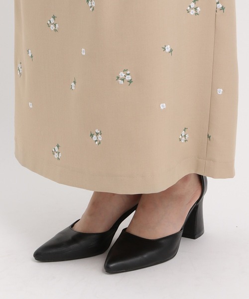 Andemiu（アンデミュウ）の「シシュウIラインスカート581946（スカート・レディース・ベージュ/ブラック・SMALL/MEDIUM）」の18枚目の写真