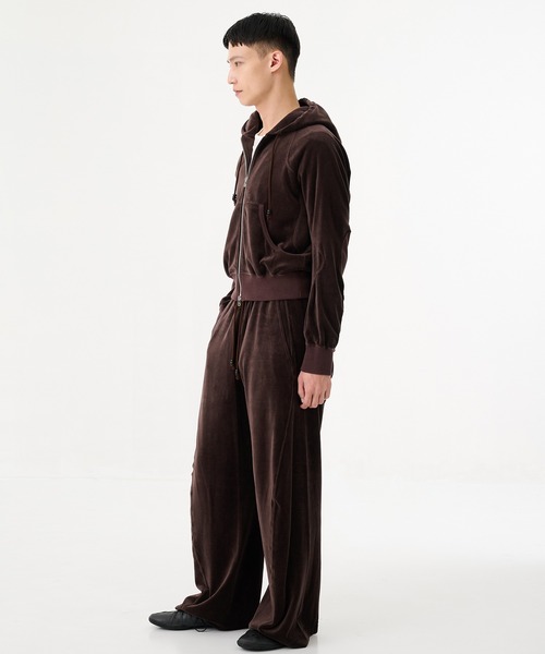 NVRFRGT(ネヴァーフォーゲット)の「【NVRFRGT】VELOUR ZIP UP HOODIE(パーカー・メンズ・ブラウン・1/2)」の3枚目の写真
