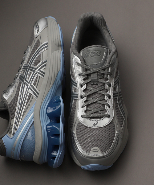 ASICS(アシックス)の「ASICS / アシックス GEL-KINETIC FLUENT / 1203A591(スニーカー・メンズ・ホワイト/チャコールグレー/グレー・28cm/27.5cm/27cm/26.5cm/26cm)」の2枚目の写真