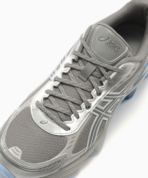 ASICS(アシックス)の「ASICS / アシックス GEL-KINETIC FLUENT / 1203A591(スニーカー・メンズ・ホワイト/チャコールグレー/グレー・28cm/27.5cm/27cm/26.5cm/26cm)」の6枚目の写真
