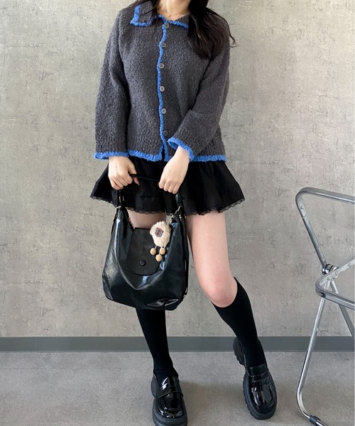 Mejoul(メジュール)の「襟付き配色パイピングボアカーディガン(カーディガン/ボレロ・レディース・グレー/ホワイト/ブラウン・F)」の21枚目の写真