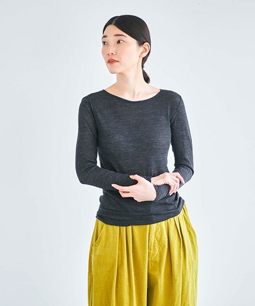 HAU(ハウ)の「クルーネック washable wool(ニット/セーター・レディース・チャコールグレー/アイボリー・MEDIUM)」の2枚目の写真