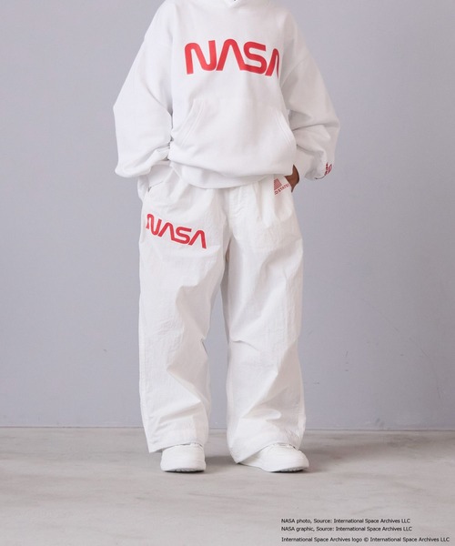 LOWRYS FARM（ローリーズファーム）の「ＮＡＳＡナイロンパンツ　593052（その他パンツ・キッズ・ブラック/オフホワイト/グレー・150cm/140cm/130cm/120cm/110cm）」の2枚目の写真