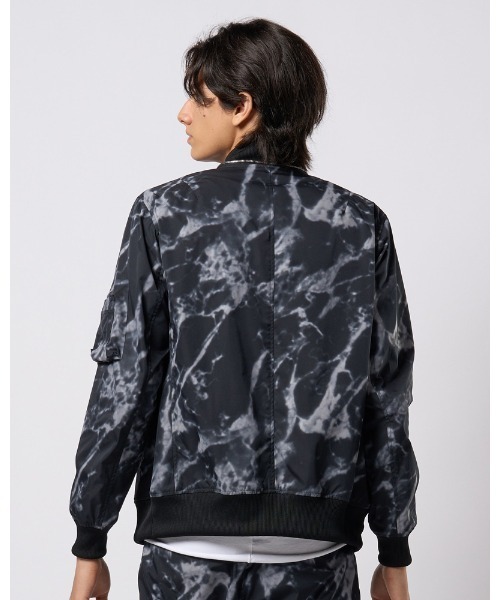 wjk（ダヴルジェイケイ）の「neck zip blouson（ブルゾン・メンズ・ブラック/カーキ/ブラック系その他・SMALL/MEDIUM/LARGE/X-LARGE）」の6枚目の写真