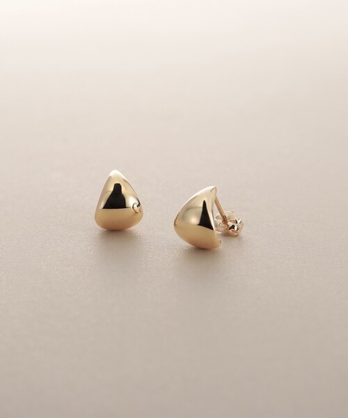 COCOSHNIK（ココシュニック）の「K10ファンシェイプ スタッズピアス（ピアス（両耳用）・レディース・イエローゴールド・00）」の2枚目の写真