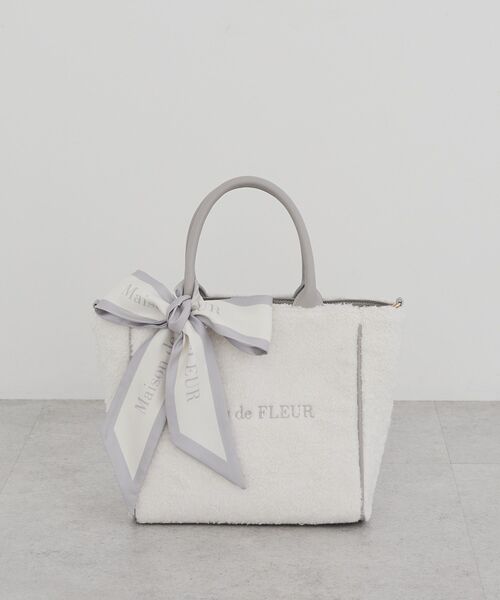Maison de FLEUR（メゾンドフルール）の「スカーフ付きボア2WayMトートバッグ（トートバッグ・レディース・ブラック/ライトブルー/ピンクベージュ・FREE）」の11枚目の写真