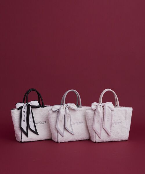 Maison de FLEUR（メゾンドフルール）の「スカーフ付きボア2WayMトートバッグ（トートバッグ・レディース・ブラック/ライトブルー/ピンクベージュ・FREE）」の13枚目の写真