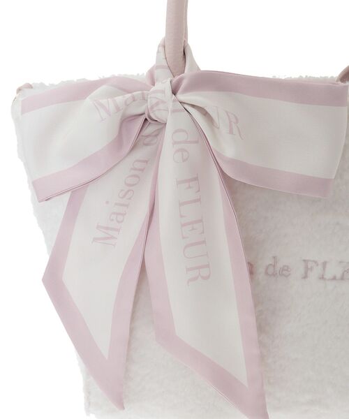 Maison de FLEUR（メゾンドフルール）の「スカーフ付きボア2WayMトートバッグ（トートバッグ・レディース・ブラック/ライトブルー/ピンクベージュ・FREE）」の19枚目の写真