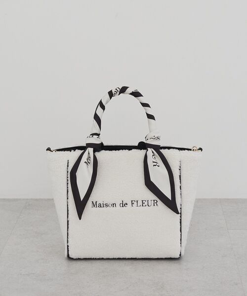 Maison de FLEUR（メゾンドフルール）の「スカーフ付きボア2WayMトートバッグ（トートバッグ・レディース・ブラック/ライトブルー/ピンクベージュ・FREE）」の2枚目の写真