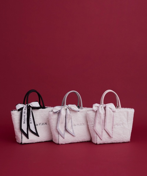 Maison de FLEUR（メゾンドフルール）の「スカーフ付きボア2WayMトートバッグ（トートバッグ・レディース・ブラック/ライトブルー/ピンクベージュ・FREE）」の4枚目の写真