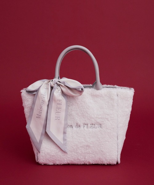 Maison de FLEUR（メゾンドフルール）の「スカーフ付きボア2WayMトートバッグ（トートバッグ・レディース・ブラック/ライトブルー/ピンクベージュ・FREE）」の5枚目の写真