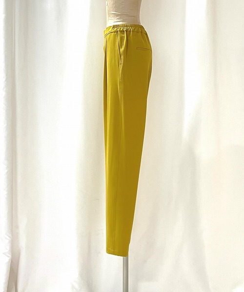 Q（キュー）の「ストレッチツイルテーパードパンツ（その他パンツ・レディース・ブラック/ベージュ/マスタード・MEDIUM）」の8枚目の写真