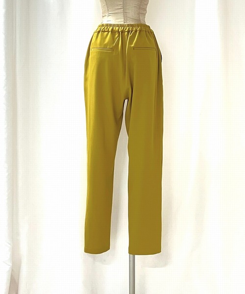 Q（キュー）の「ストレッチツイルテーパードパンツ（その他パンツ・レディース・ブラック/ベージュ/マスタード・MEDIUM）」の9枚目の写真
