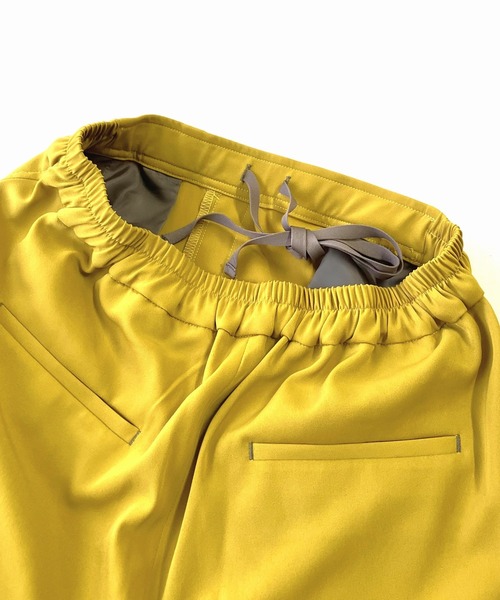 Q（キュー）の「ストレッチツイルテーパードパンツ（その他パンツ・レディース・ブラック/ベージュ/マスタード・MEDIUM）」の12枚目の写真