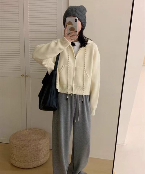 by LEGNA(バイレグナ)の「フード付きジップアップショートカーディガン(パーカー・レディース・ボルドー/アイボリー/ダークグレー/ネイビー・FREE)」の8枚目の写真