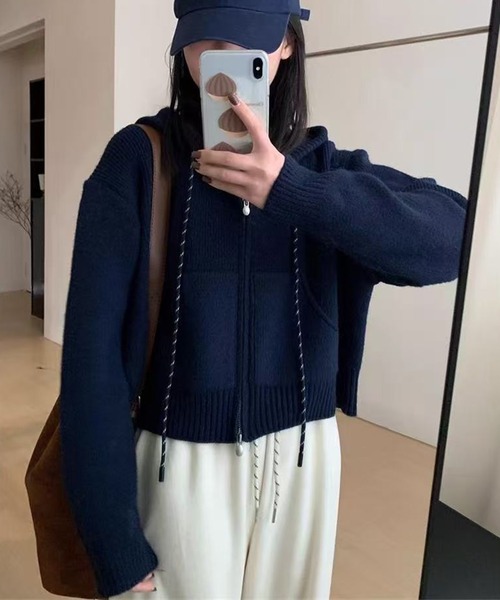 by LEGNA(バイレグナ)の「フード付きジップアップショートカーディガン(パーカー・レディース・ボルドー/アイボリー/ダークグレー/ネイビー・FREE)」の13枚目の写真