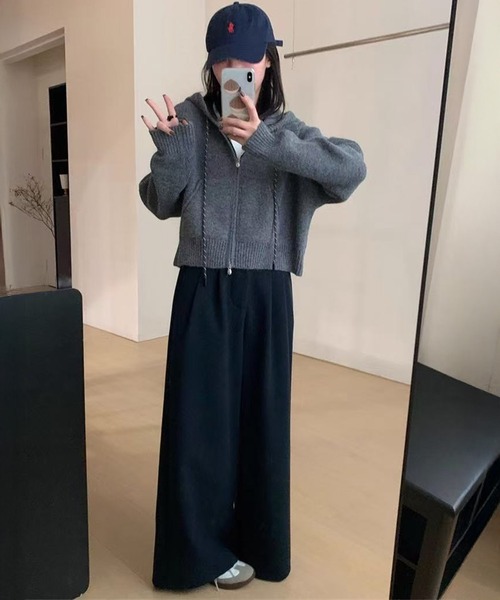 by LEGNA(バイレグナ)の「フード付きジップアップショートカーディガン(パーカー・レディース・ボルドー/アイボリー/ダークグレー/ネイビー・FREE)」の7枚目の写真