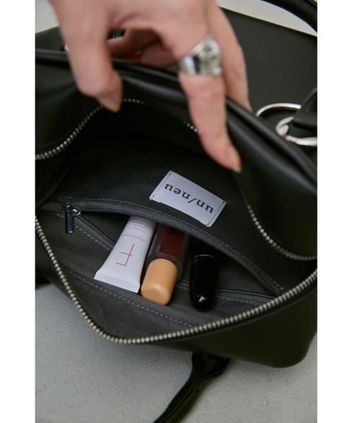 un/neu（アンノイ）の「トラペーズリング２WAYボストン / くびれボストン / ショルダーバッグ / ペットボトル収納可能（ボストンバッグ・レディース・ブラウン/ブラック・FREE）」の5枚目の写真